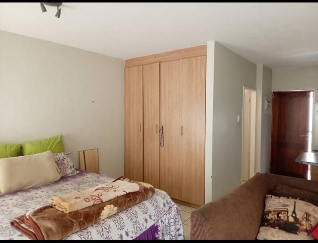 1 BEDROOM STUDIO APARTMENT FOR SALE IN TURFFONTEIN